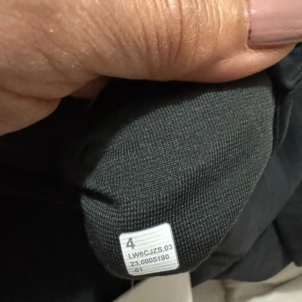 New - Wunder Train HR Crop 23” pockets - Picture 2 of 5